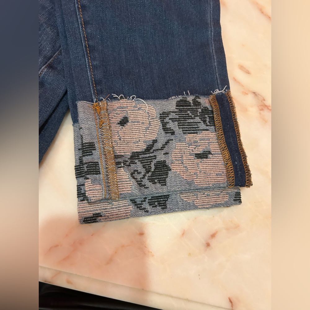 NWT LOFT Blue Jeans with Floral Cuff - Picture 4 of 4
